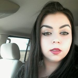 Meet your Posher, Claudia